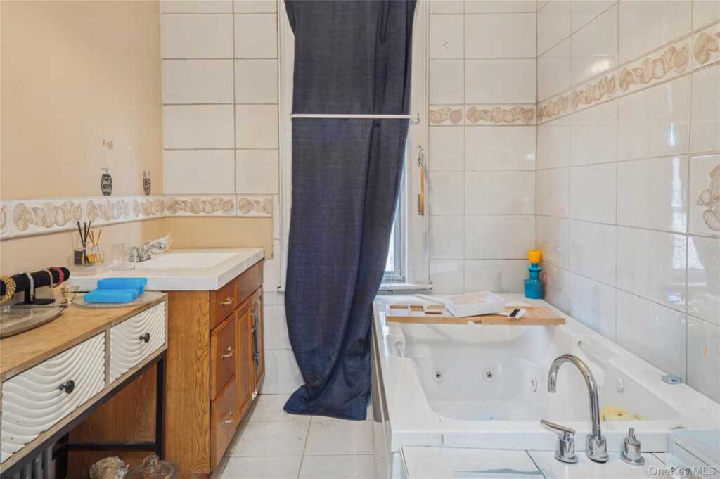 7 The Court, New Rochelle, NY 10801 - Photo 23 of 35