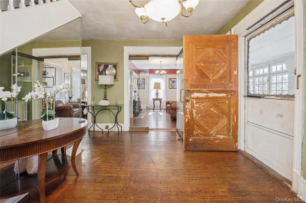 7 The Court, New Rochelle, NY 10801 - Photo 4 of 35