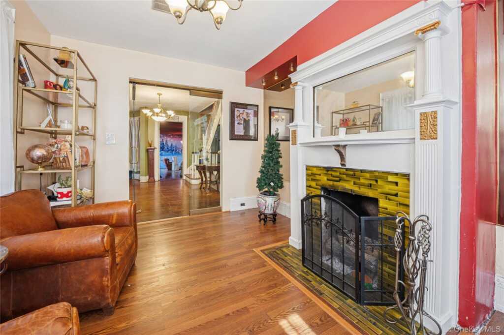 7 The Court, New Rochelle, NY 10801 - Photo 6 of 35