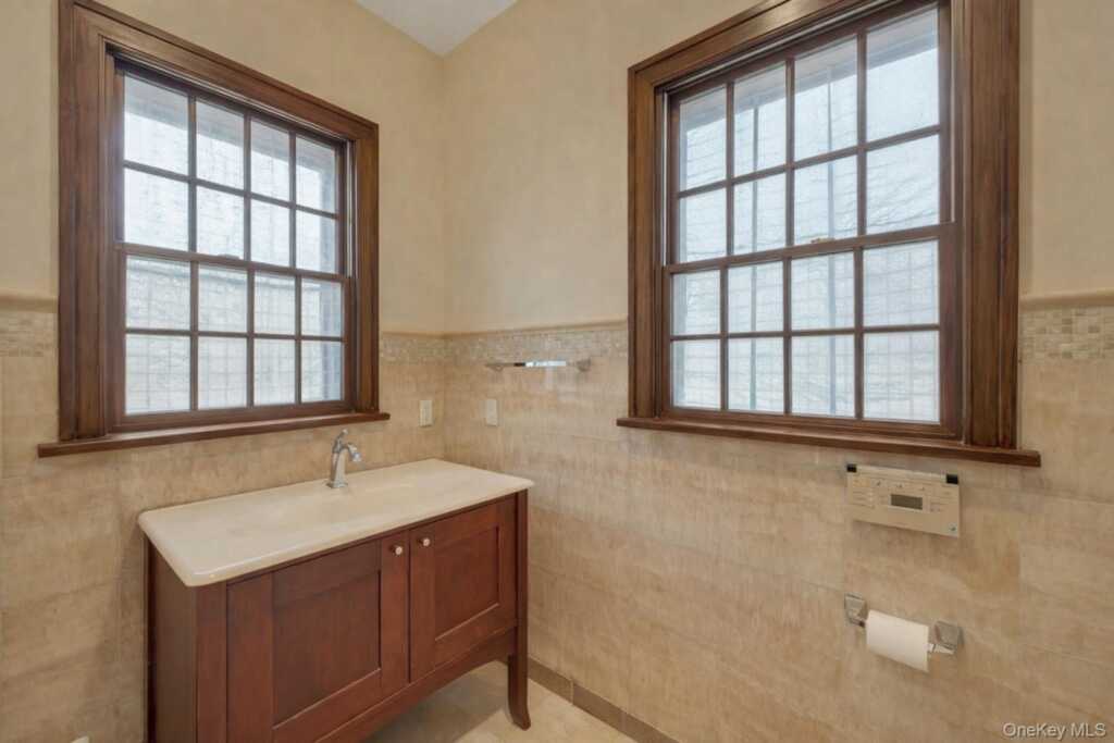 45 Wilmot Road, New Rochelle, NY 10804 - Photo 15 of 40