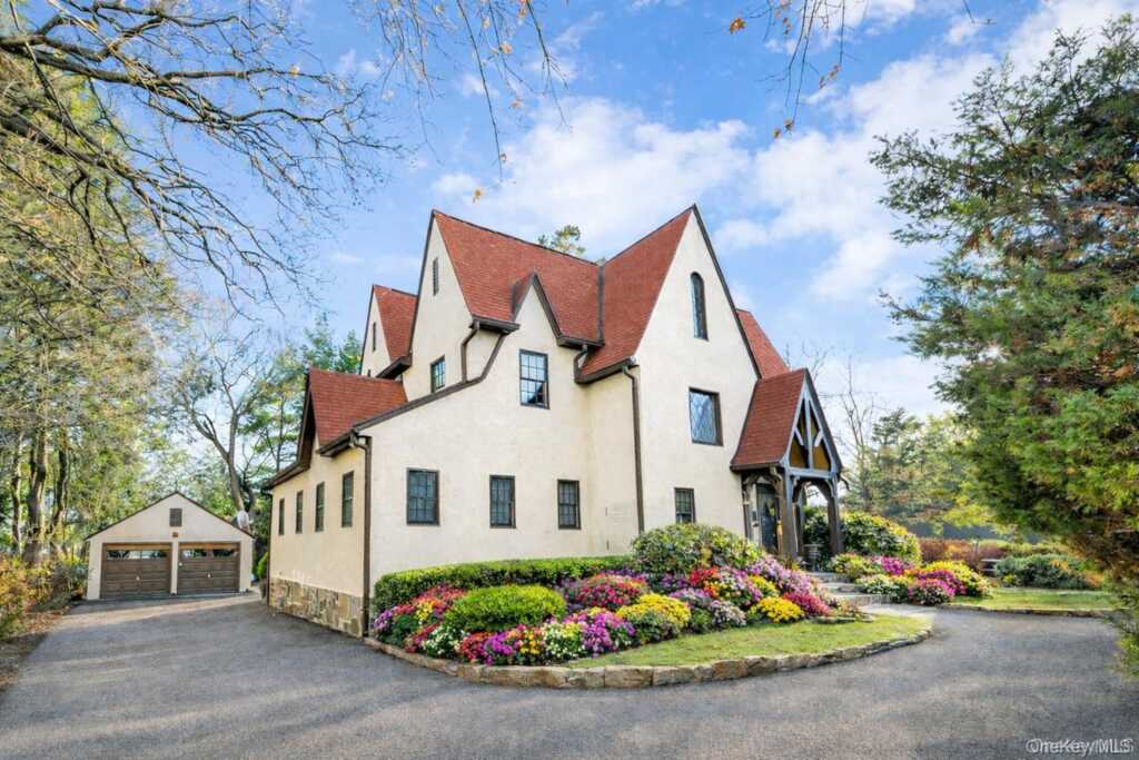 45 Wilmot Road, New Rochelle, NY 10804 - Photo 2 of 40