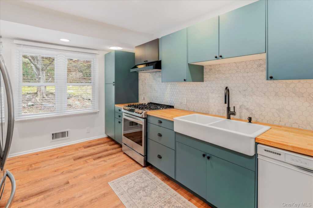 4 Pine Ridge Road, Rye, NY 10573 - Photo 14 of 41