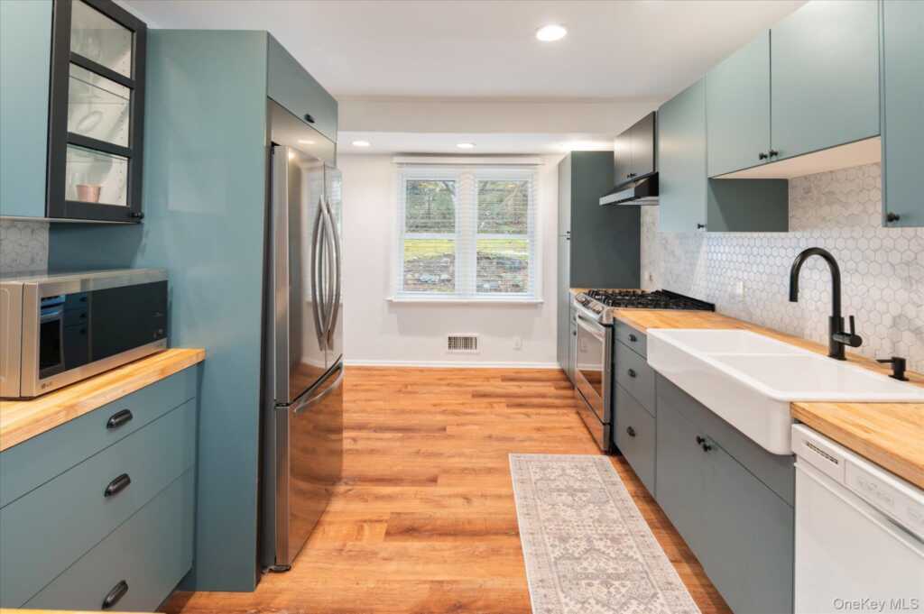 4 Pine Ridge Road, Rye, NY 10573 - Photo 15 of 41