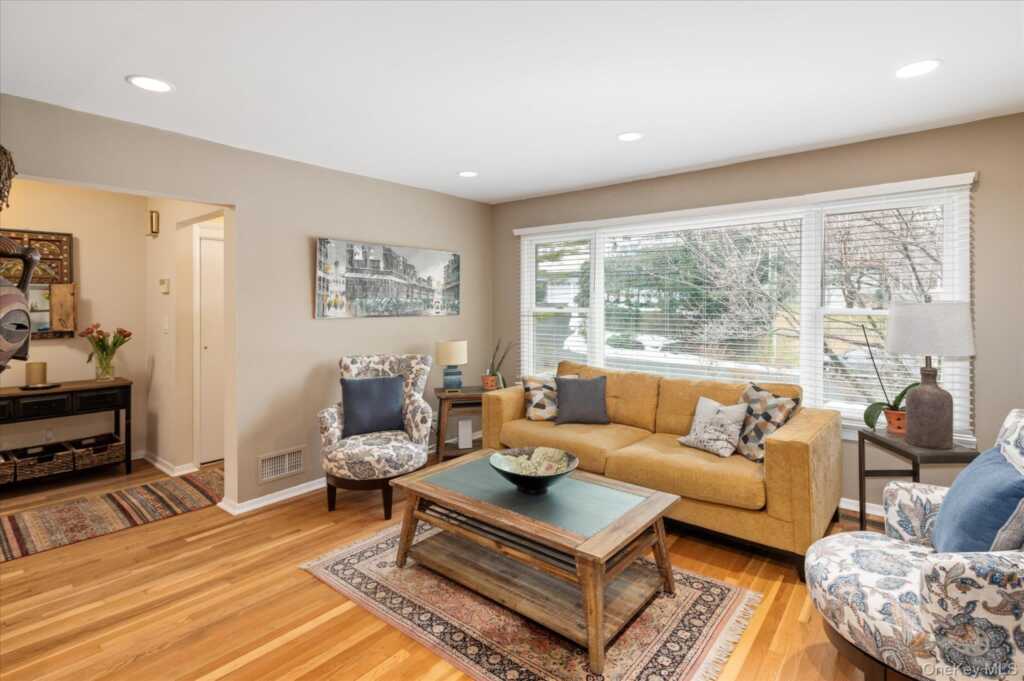 4 Pine Ridge Road, Rye, NY 10573 - Photo 3 of 41