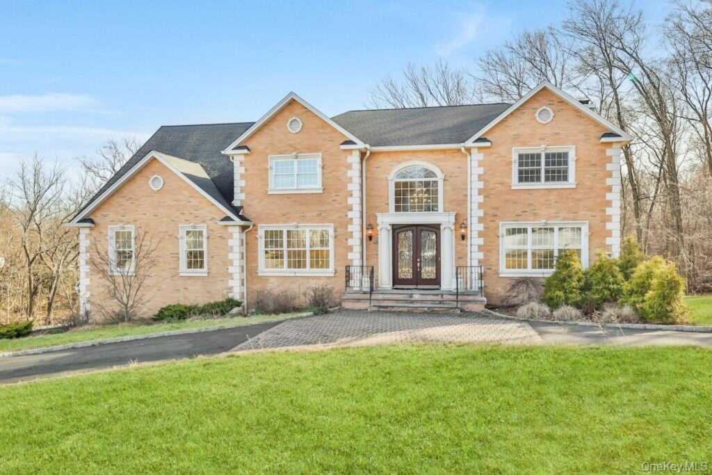 34 Renfrew Road, New City, NY 10956 - Photo 2 of 39