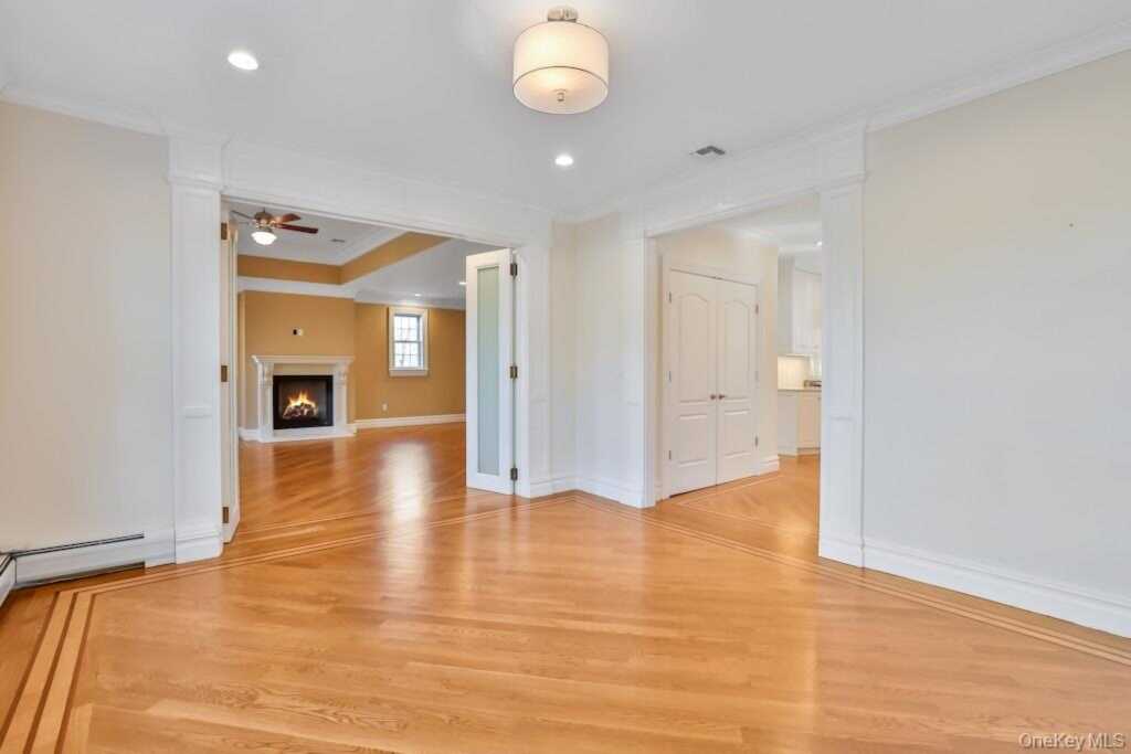 34 Renfrew Road, New City, NY 10956 - Photo 7 of 39