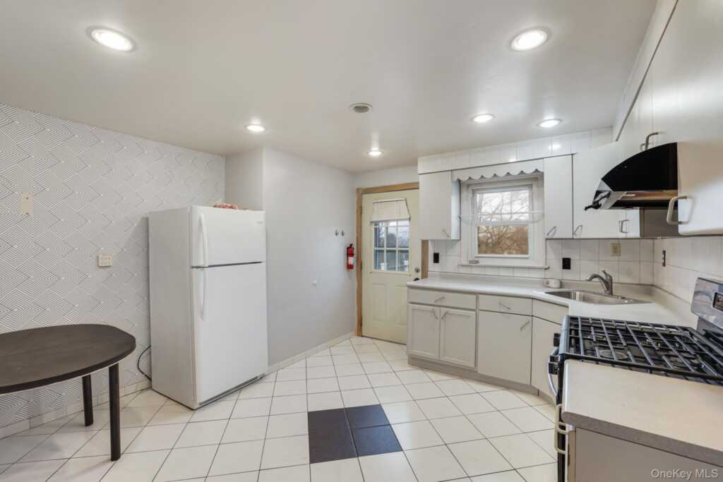 2 Gillis Avenue, Unit #1, Nyack, NY 10960 - Photo 10 of 26