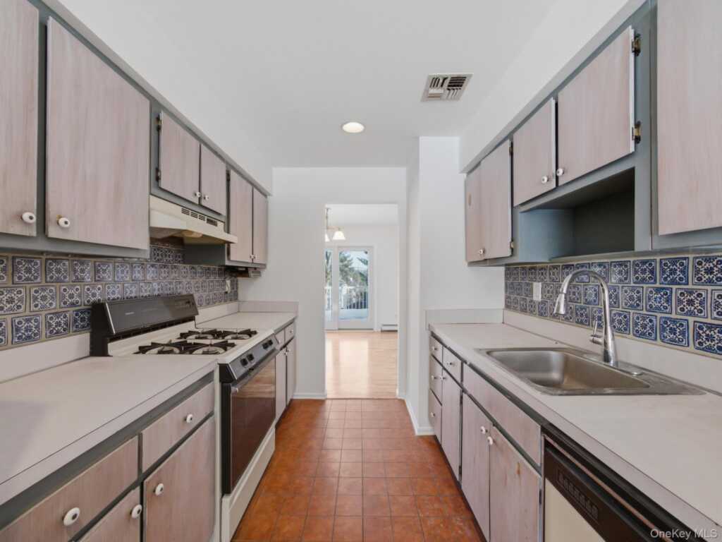 157 N Franklin Street, Nyack, NY 10960 - Photo 7 of 48