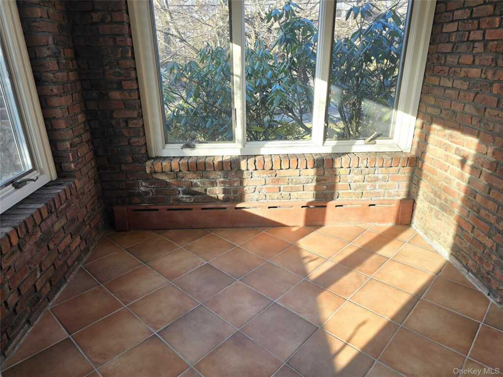 16 Bon Air Avenue, New Rochelle, NY 10804 - Photo 11 of 42