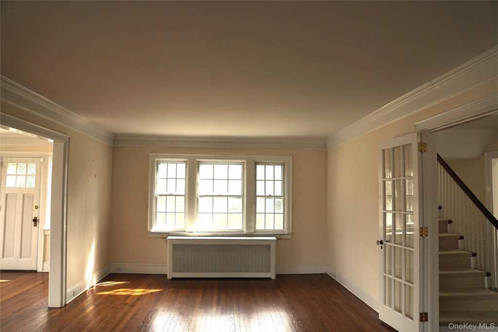 16 Bon Air Avenue, New Rochelle, NY 10804 - Photo 6 of 42