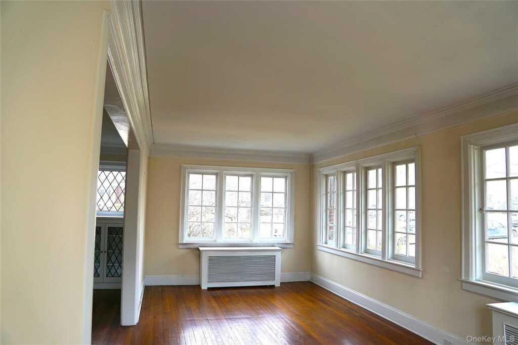 16 Bon Air Avenue, New Rochelle, NY 10804 - Photo 7 of 42