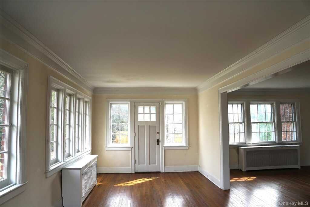 16 Bon Air Avenue, New Rochelle, NY 10804 - Photo 8 of 42