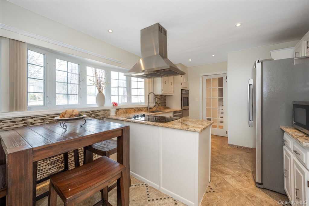 11 Meadowlark Road, Rye, NY 10573 - Photo 11 of 34