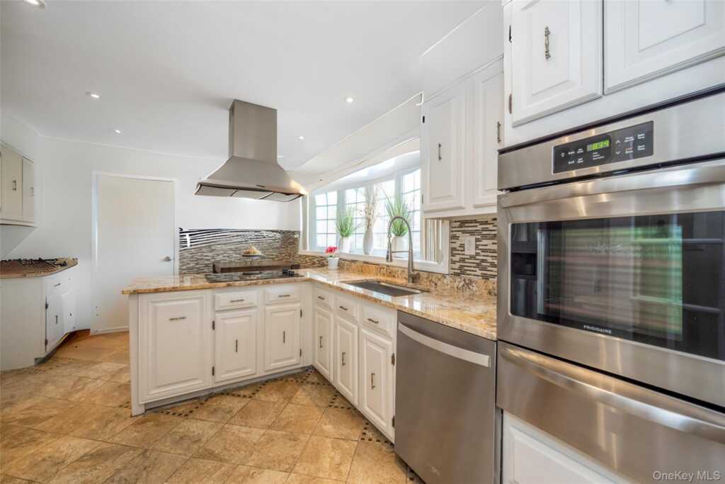 11 Meadowlark Road, Rye, NY 10573 - Photo 12 of 34