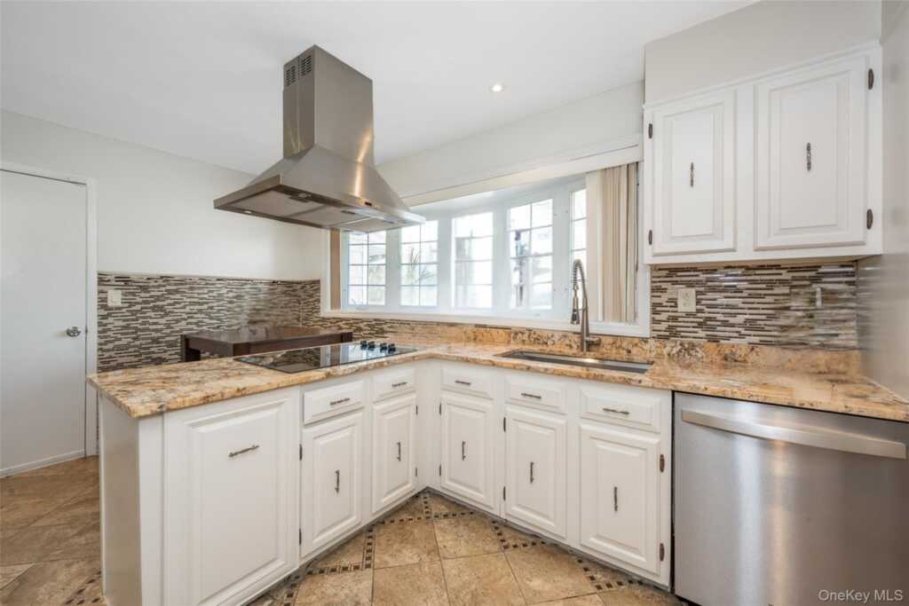 11 Meadowlark Road, Rye, NY 10573 - Photo 13 of 34