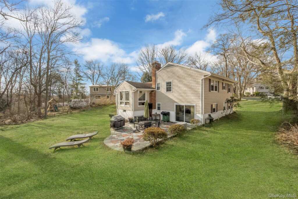 11 Meadowlark Road, Rye, NY 10573 - Photo 4 of 34