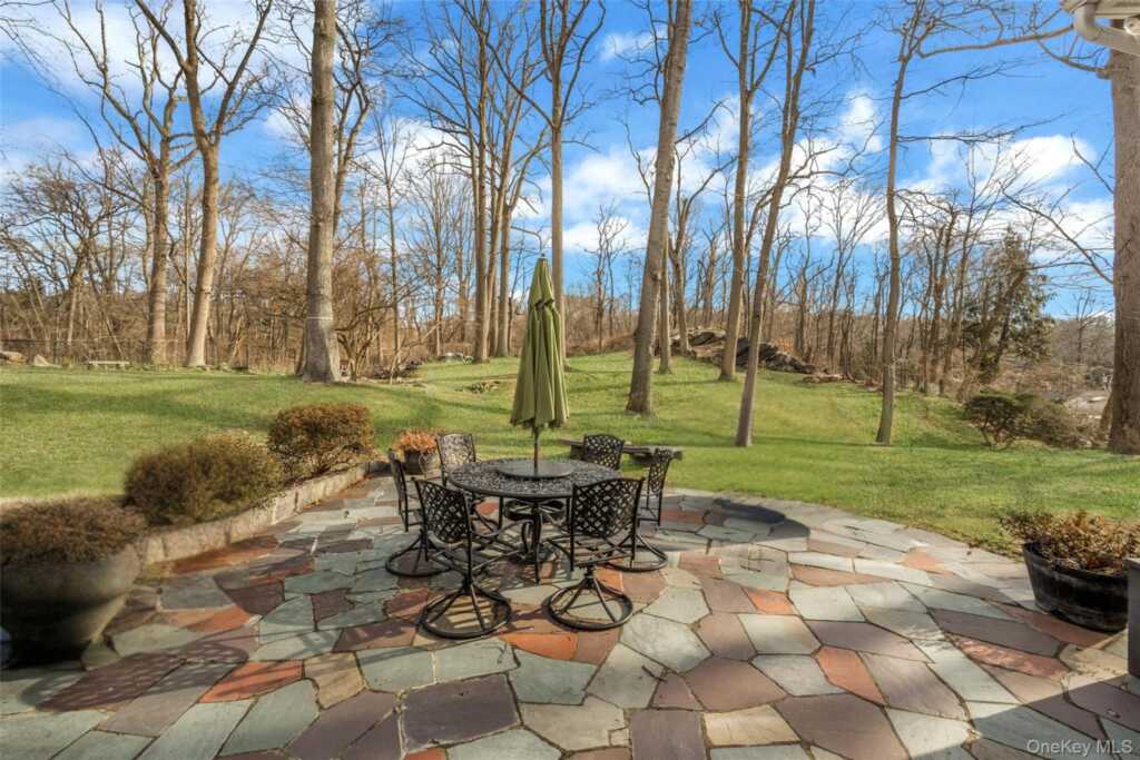 11 Meadowlark Road, Rye, NY 10573 - Photo 5 of 34