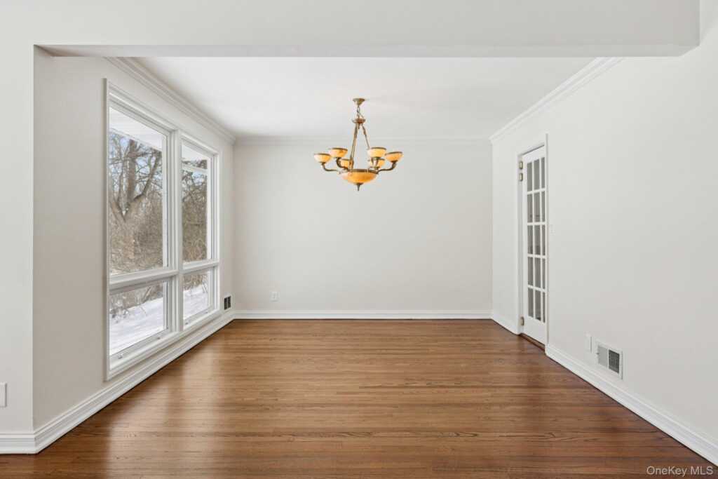 11 Meadowlark Road, Rye, NY 10573 - Photo 8 of 34