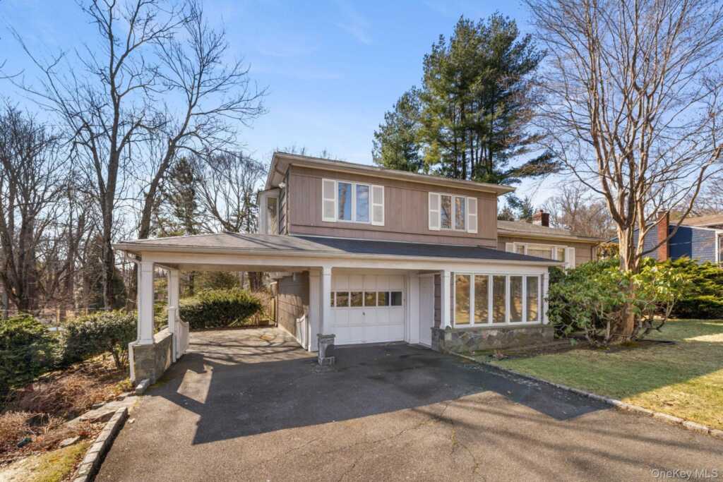 321 Locust Avenue, Rye, NY 10580 - Photo 2 of 46