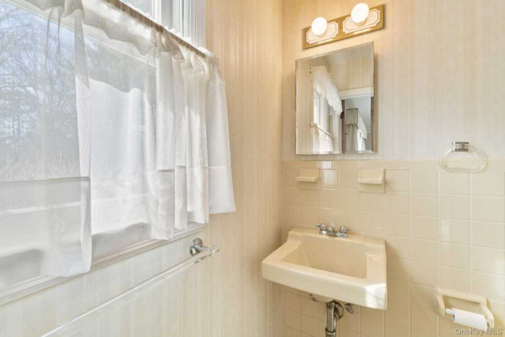 321 Locust Avenue, Rye, NY 10580 - Photo 39 of 46