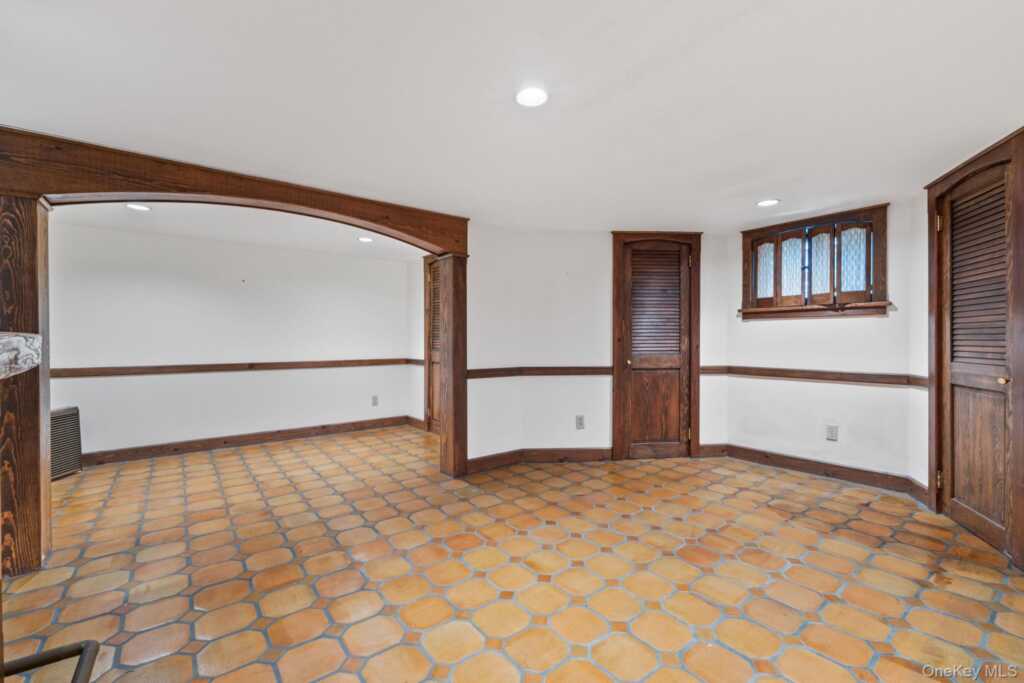 321 Locust Avenue, Rye, NY 10580 - Photo 41 of 46