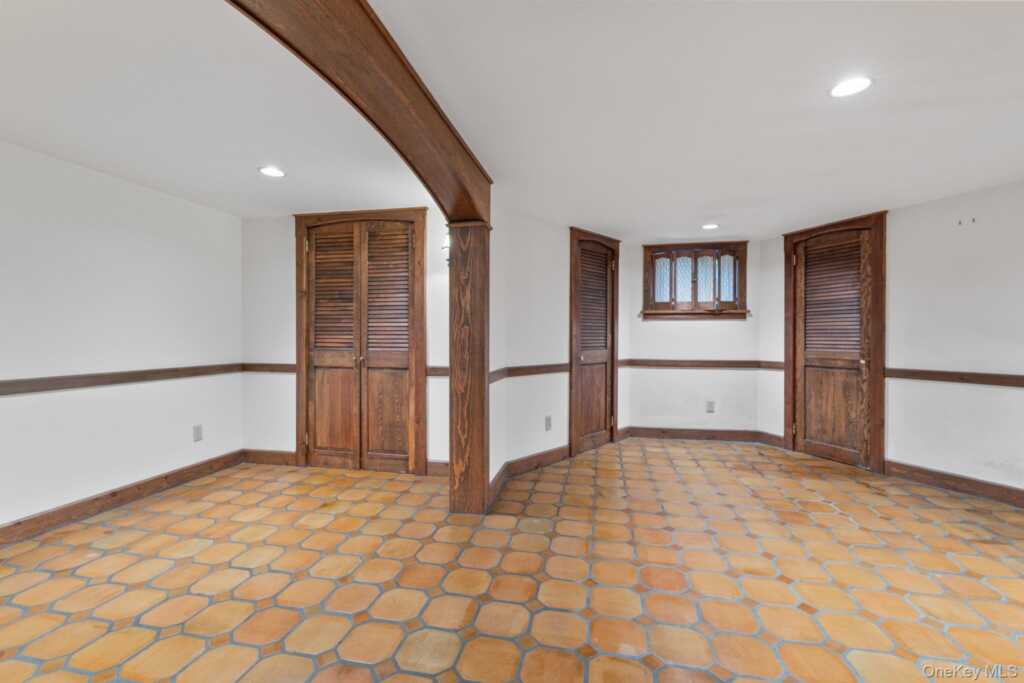 321 Locust Avenue, Rye, NY 10580 - Photo 43 of 46