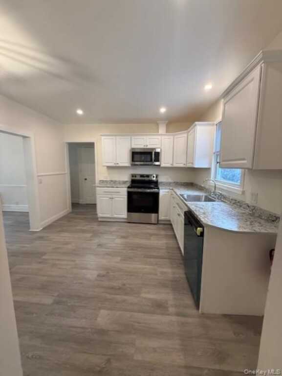 3 Terrace Avenue, White Plains, NY 10603 - Photo 3 of 17
