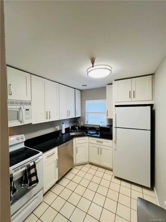 36 Greenridge Avenue, Unit #209, White Plains, NY 10605 - Photo 3 of 24