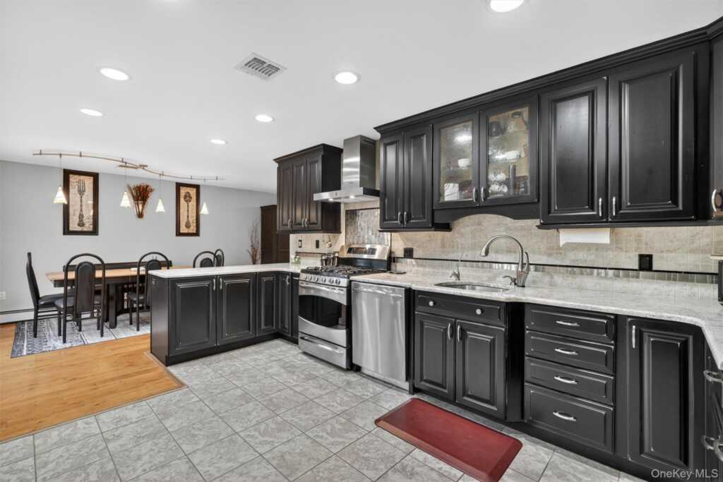 69 S Airmont Road, Suffern, NY 10901 - Photo 11 of 45