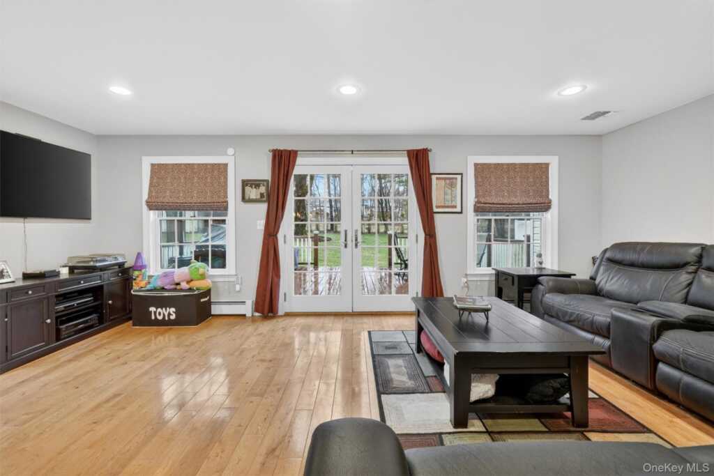 69 S Airmont Road, Suffern, NY 10901 - Photo 17 of 45