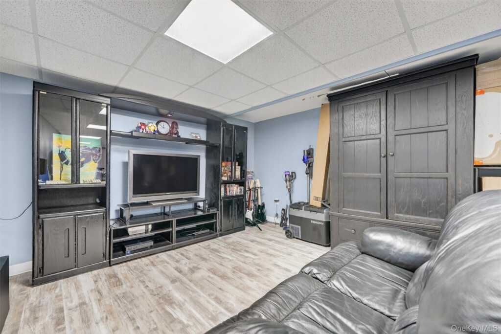 69 S Airmont Road, Suffern, NY 10901 - Photo 35 of 45