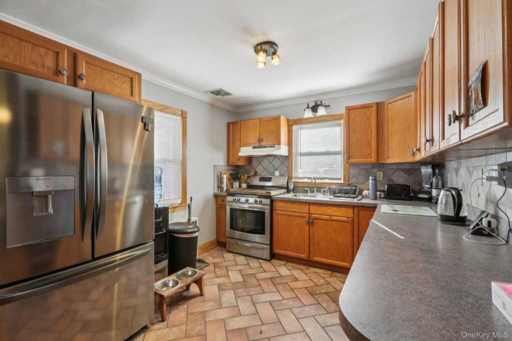 65 W Washington Avenue, Pearl River, NY 10965 - Photo 10 of 35