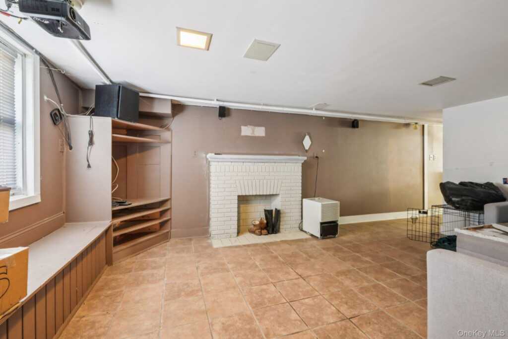 65 W Washington Avenue, Pearl River, NY 10965 - Photo 25 of 35