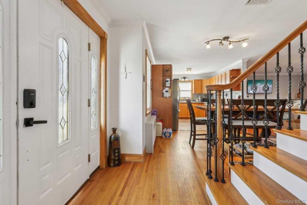 65 W Washington Avenue, Pearl River, NY 10965 - Photo 4 of 35