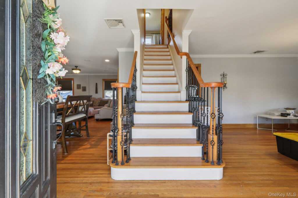 65 W Washington Avenue, Pearl River, NY 10965 - Photo 5 of 35