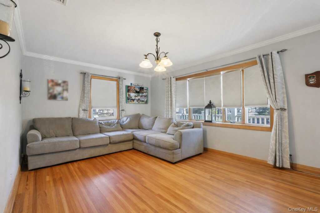 65 W Washington Avenue, Pearl River, NY 10965 - Photo 6 of 35