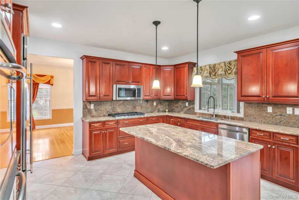 25 Charnwood Drive, Suffern, NY 10901 - Photo 11 of 31