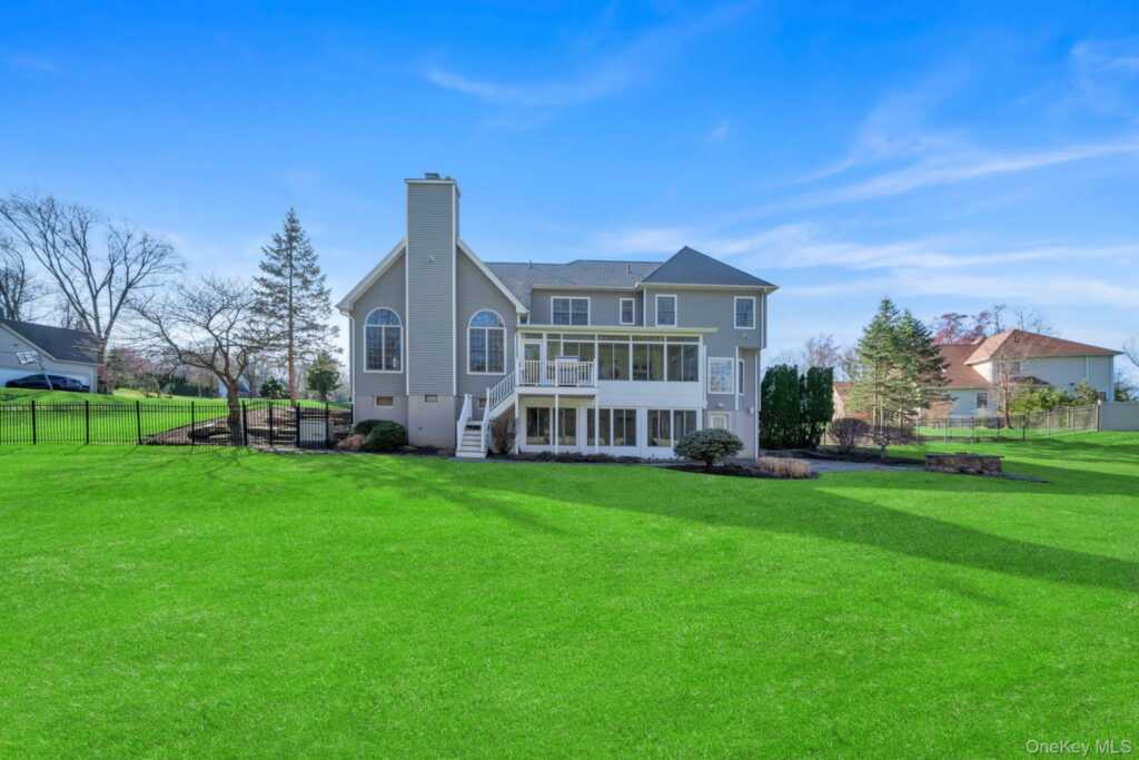 25 Charnwood Drive, Suffern, NY 10901 - Photo 2 of 31