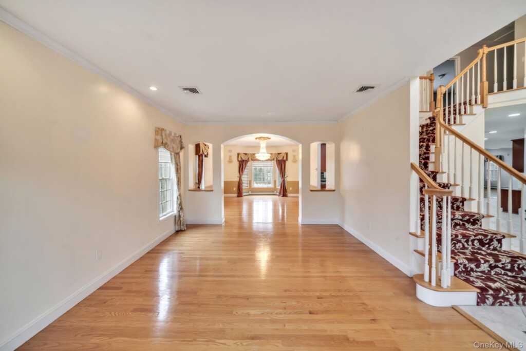 25 Charnwood Drive, Suffern, NY 10901 - Photo 4 of 31