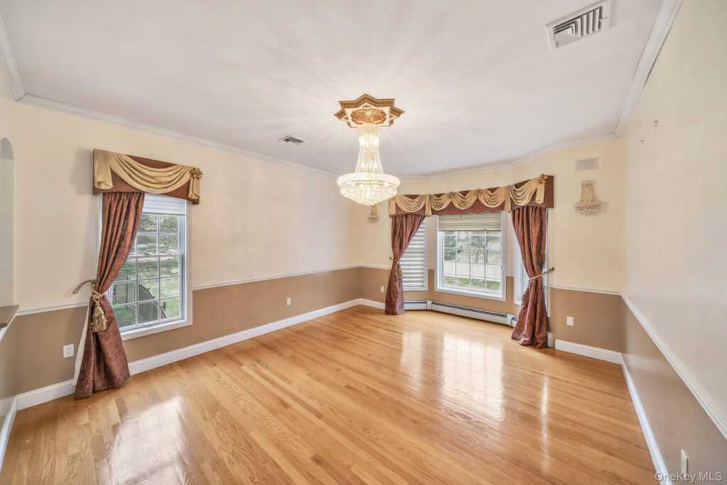 25 Charnwood Drive, Suffern, NY 10901 - Photo 6 of 31