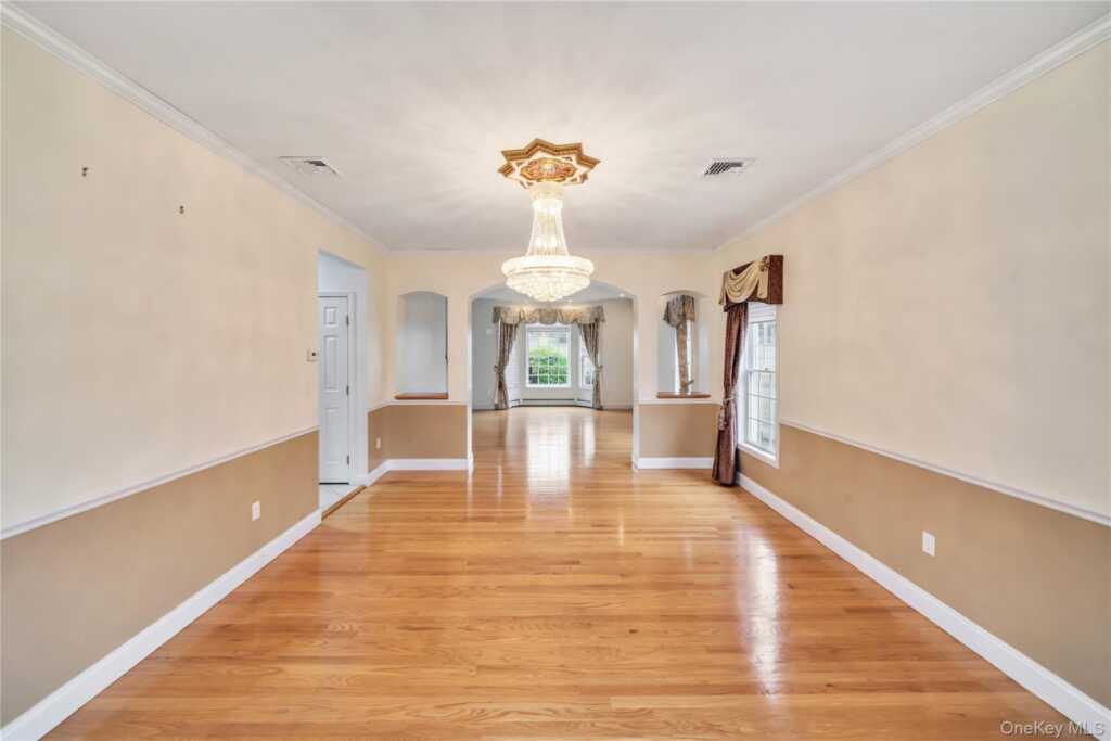 25 Charnwood Drive, Suffern, NY 10901 - Photo 7 of 31