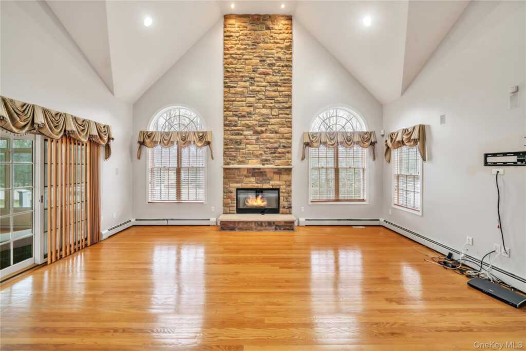 25 Charnwood Drive, Suffern, NY 10901 - Photo 8 of 31