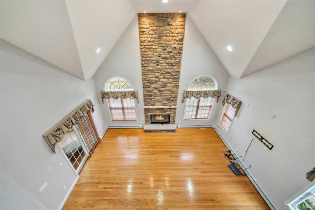 25 Charnwood Drive, Suffern, NY 10901 - Photo 9 of 31