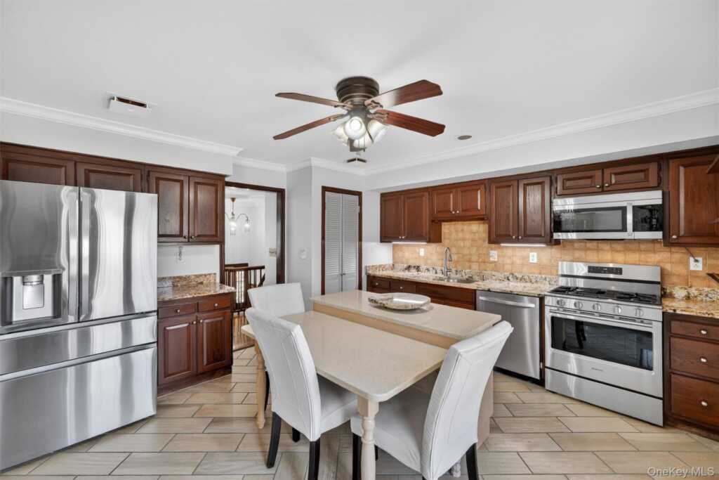 134 Ridge Road, Valley Cottage, NY 10989 - Photo 16 of 47