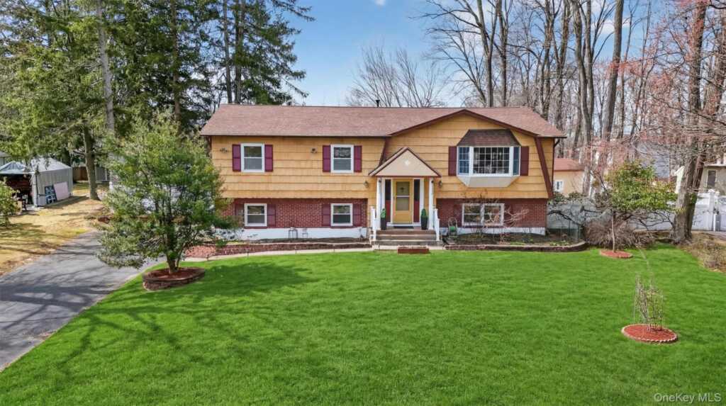 134 Ridge Road, Valley Cottage, NY 10989 - Photo 2 of 47