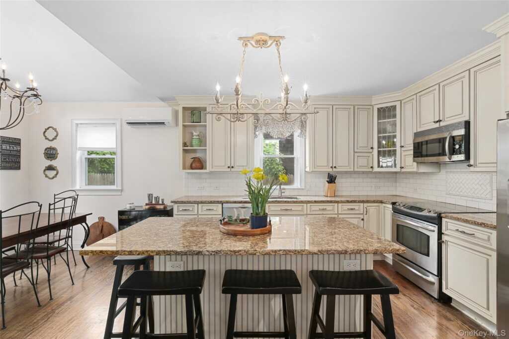 8 Goldwin Street, Rye, NY 10580 - Photo 5 of 25