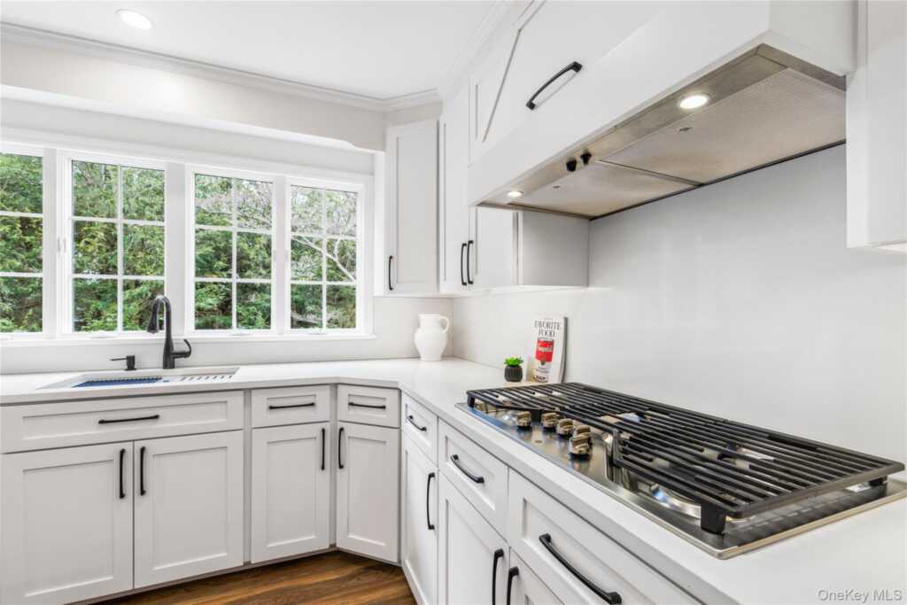 64 Bradford Avenue, Rye, NY 10580 - Photo 10 of 45