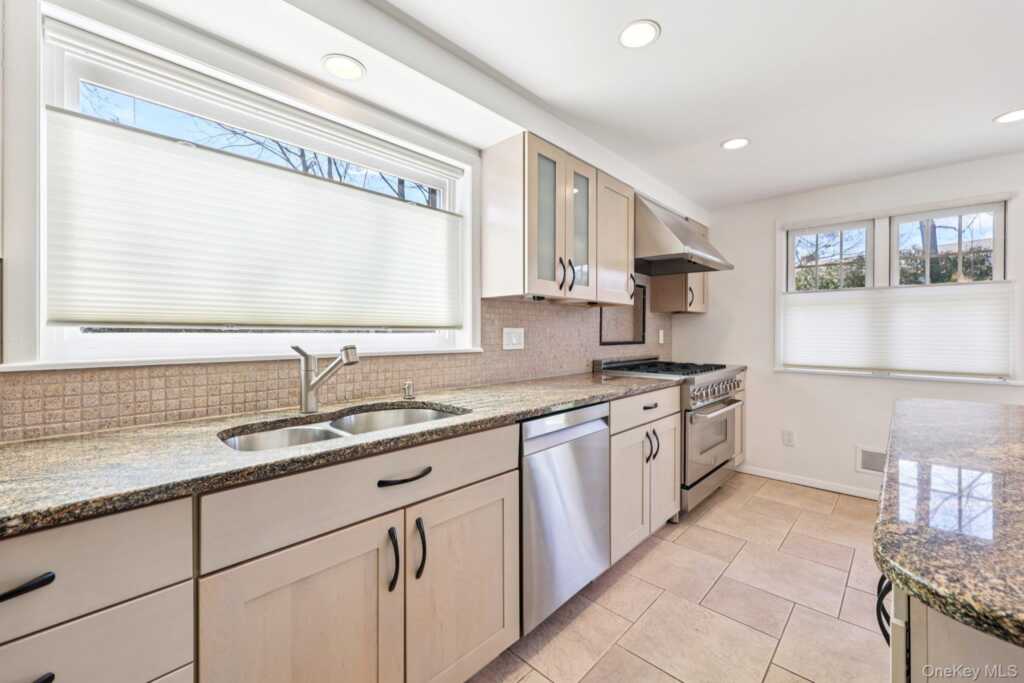 12 Old Oak Road, Rye, NY 10573 - Photo 10 of 37