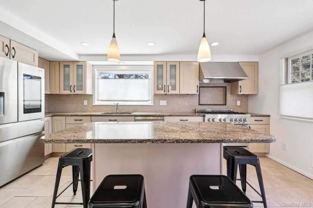 12 Old Oak Road, Rye, NY 10573 - Photo 11 of 37