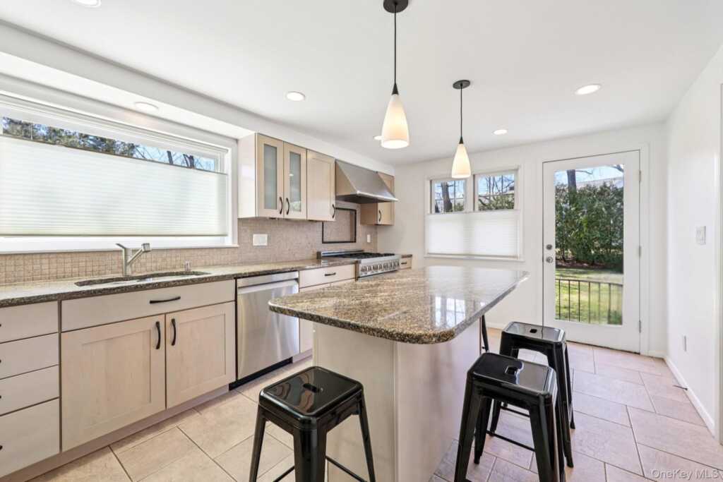 12 Old Oak Road, Rye, NY 10573 - Photo 12 of 37